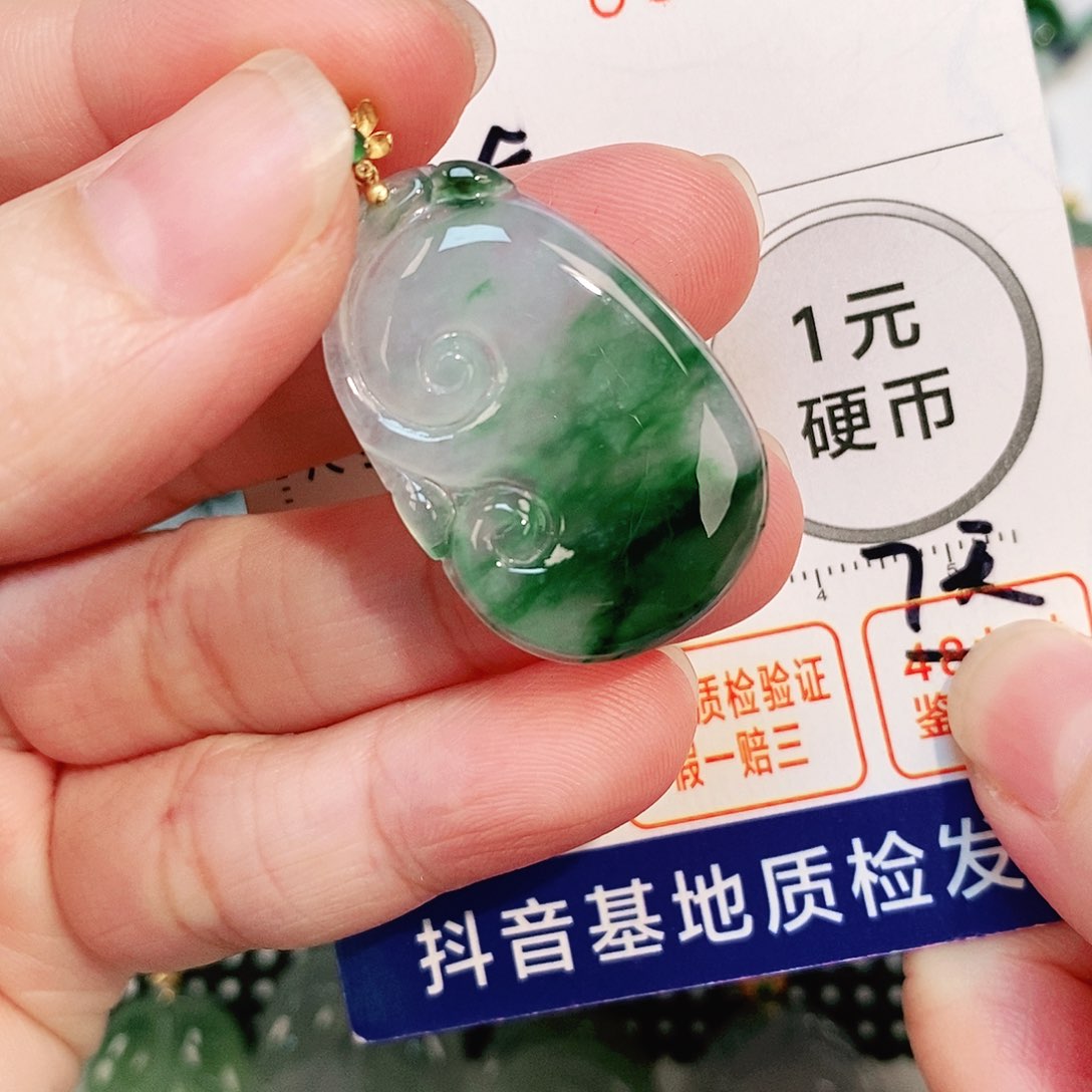翡翠颈饰18K金镶嵌吊坠
