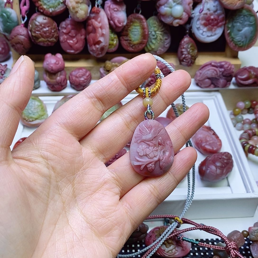 玛瑙/玉髓盐源玛瑙吊坠未镶嵌