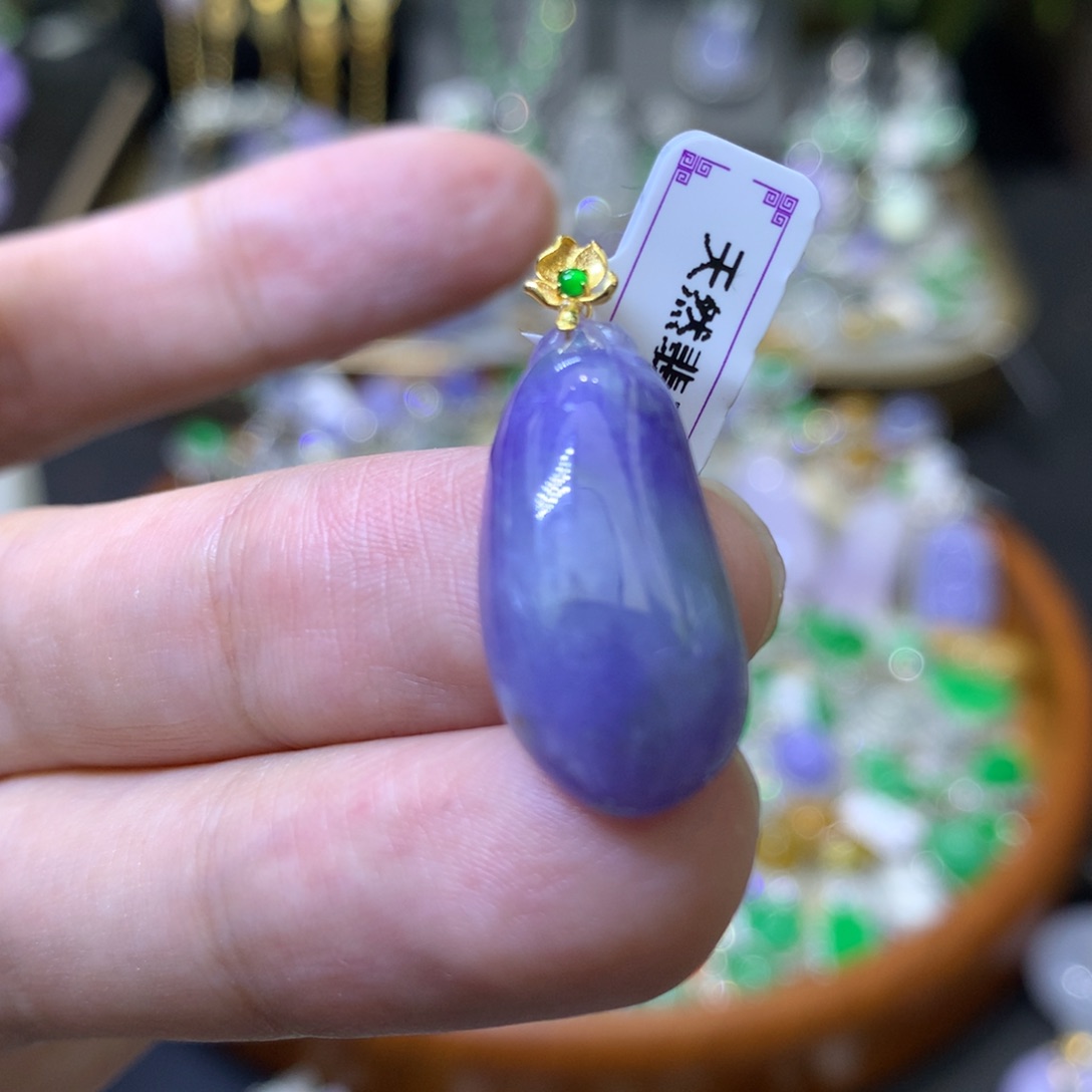 颈饰18K金镶嵌翡翠