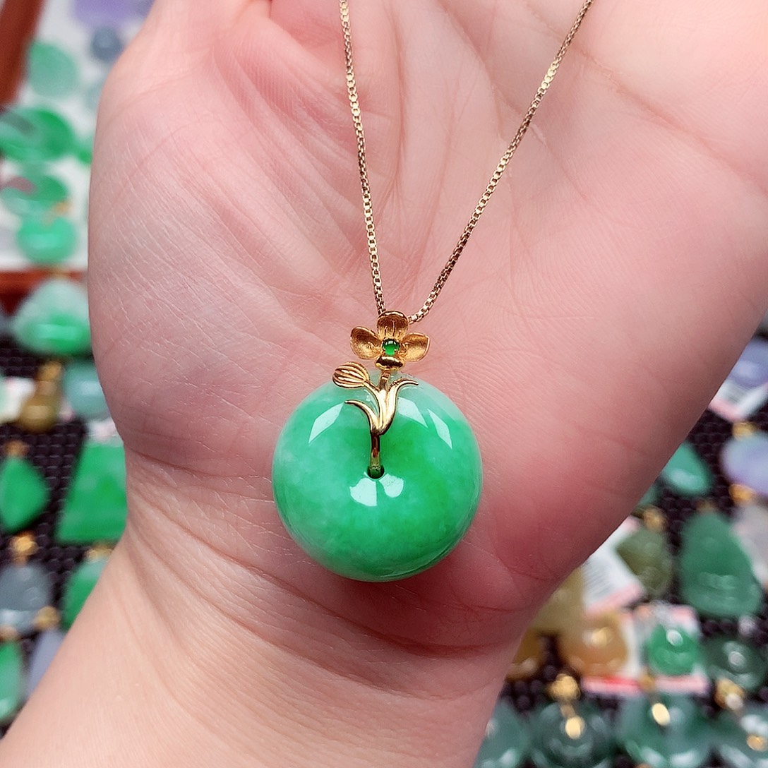 翡翠18K金镶嵌颈饰