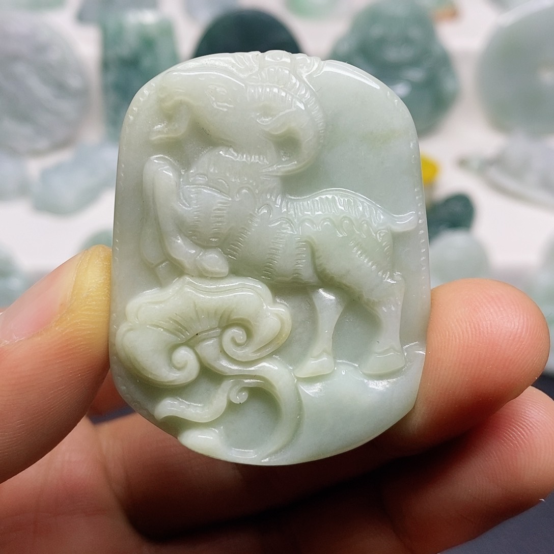 翡翠颈饰未镶嵌吊坠