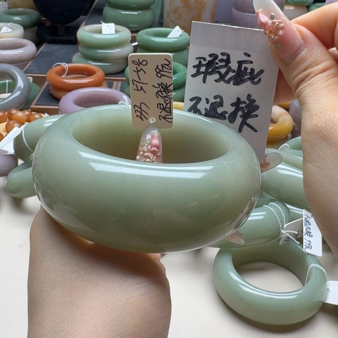 石英质玉未镶嵌手镯
