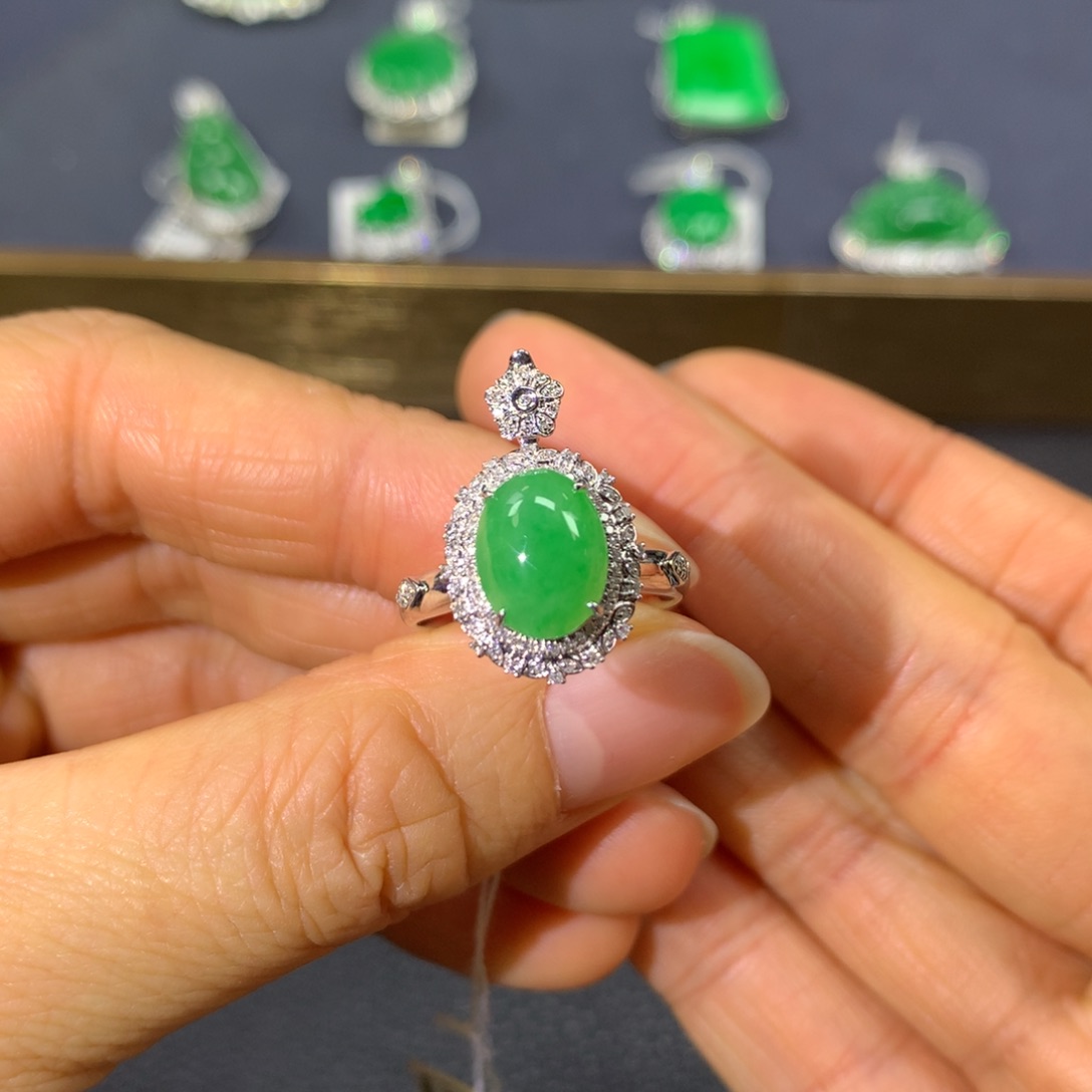 翡翠戒指18K金镶嵌翡翠