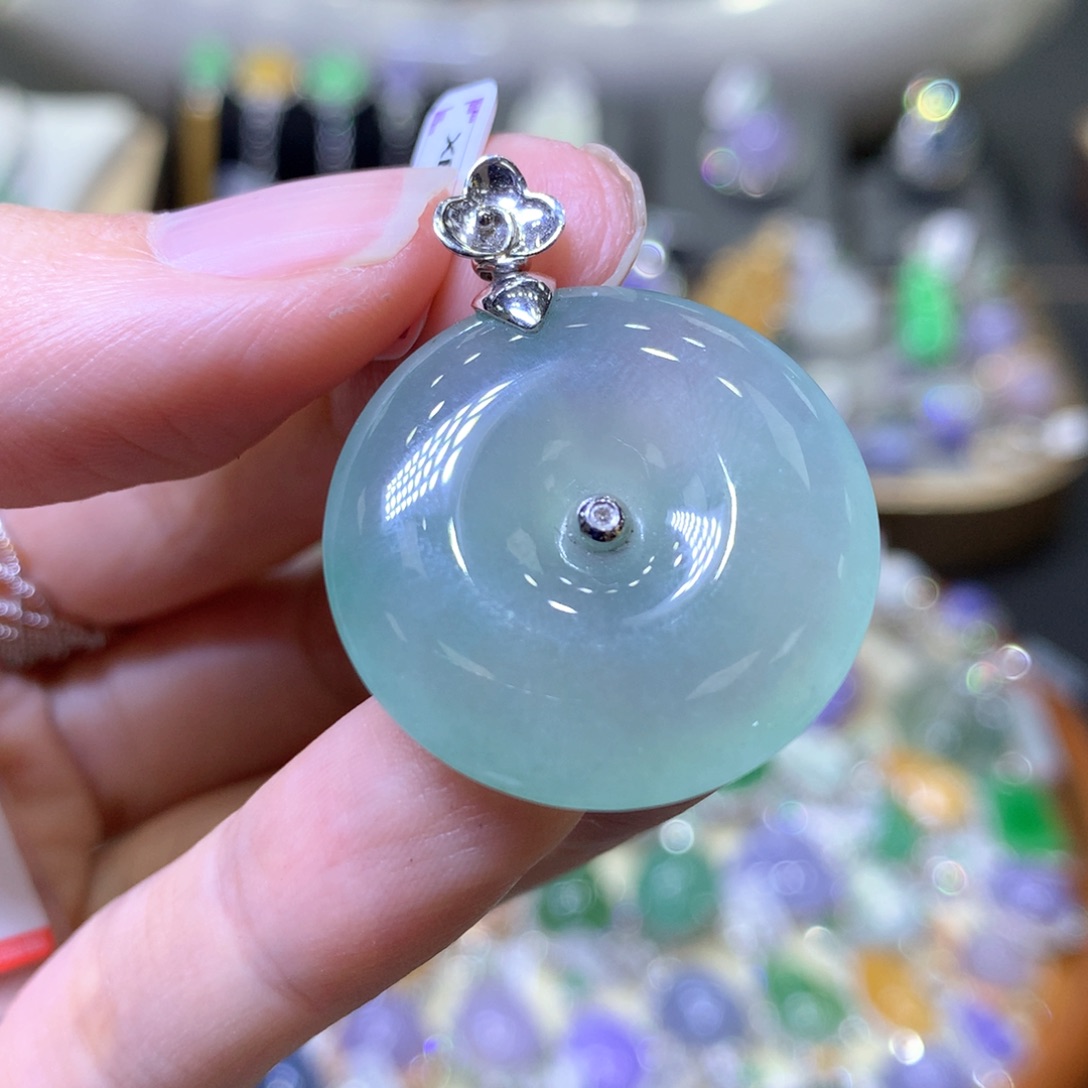 【闪购商品】翡翠颈饰18K金镶嵌翡翠吊坠项链