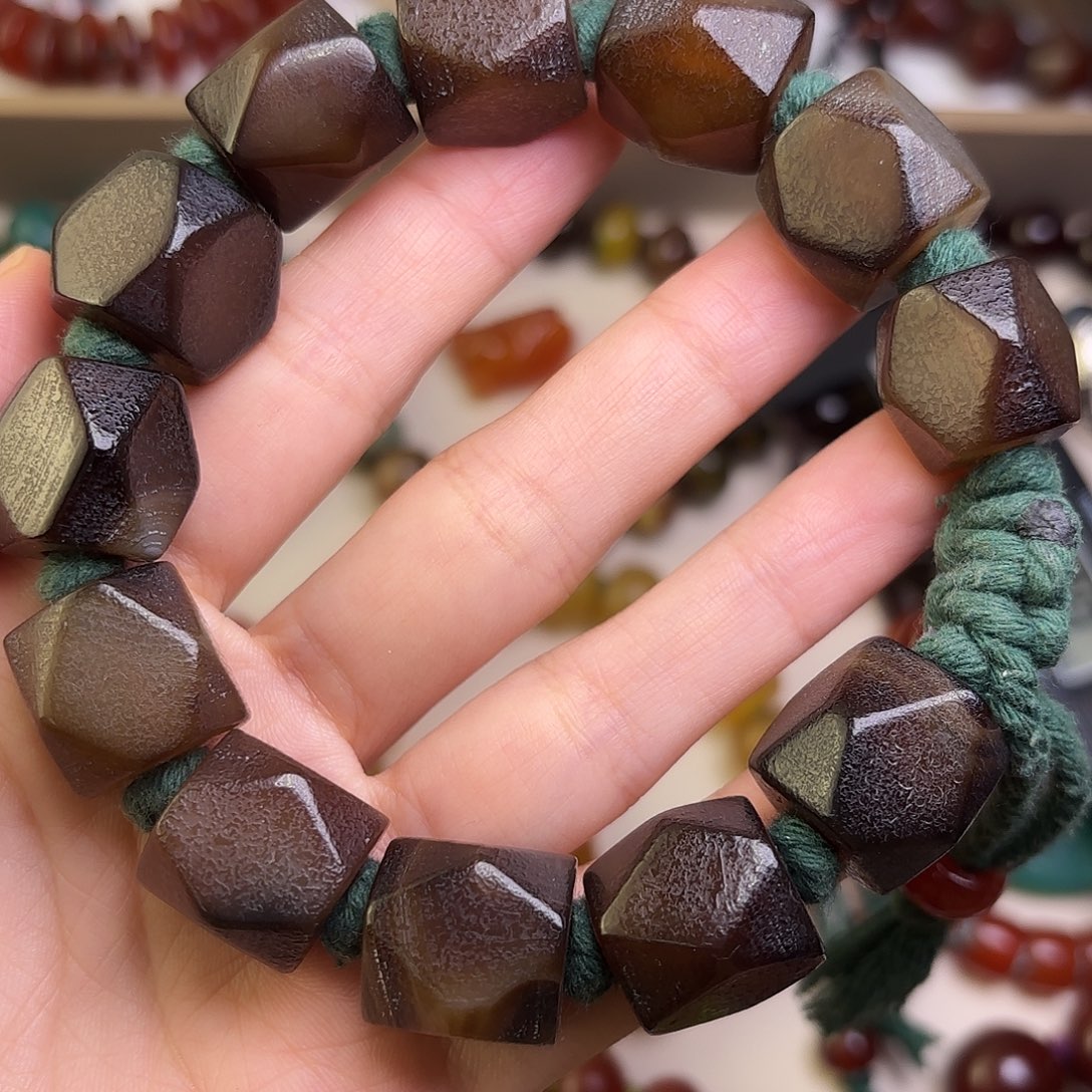 小***生玛瑙/玉髓未镶嵌颈饰