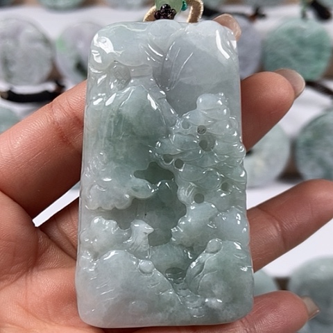 翡翠颈饰未镶嵌山水牌微瑕福利