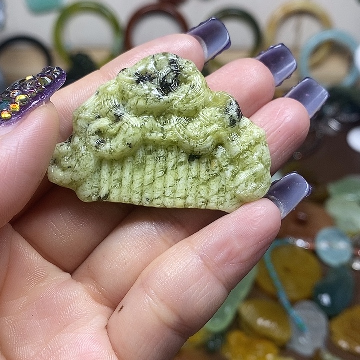 蛇纹石玉吊坠未镶嵌