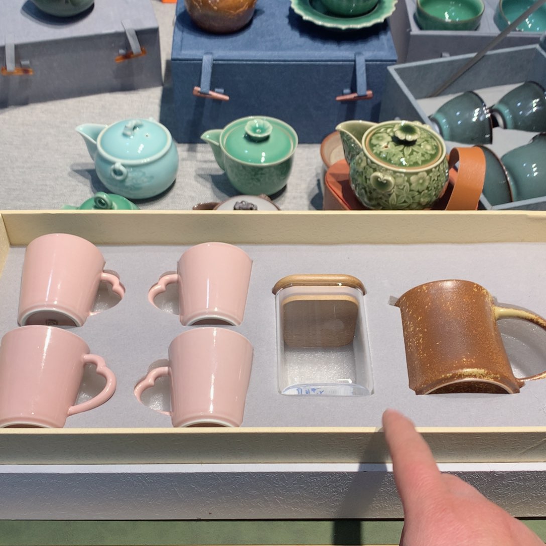 虚***王龙泉青瓷茶具一套