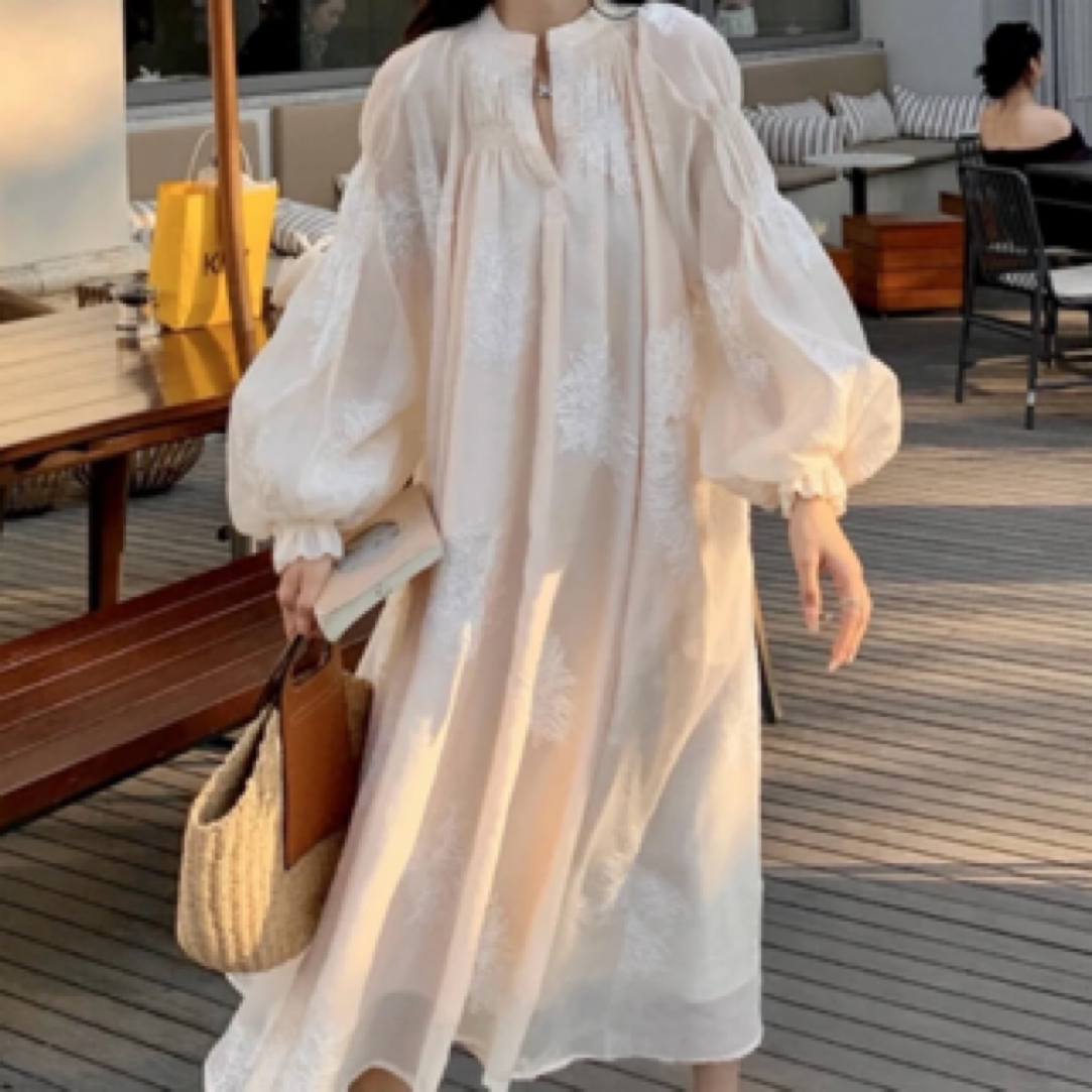 【高高专属】90%天丝法式高级感刺绣慵懒宽松灯笼袖连衣裙大裙摆