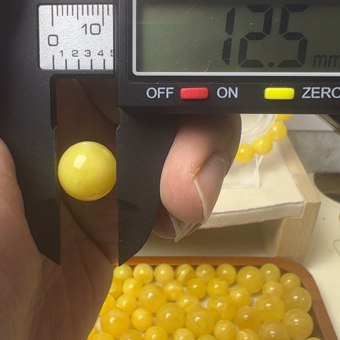 琥珀未镶嵌裸石微瑕单珠031