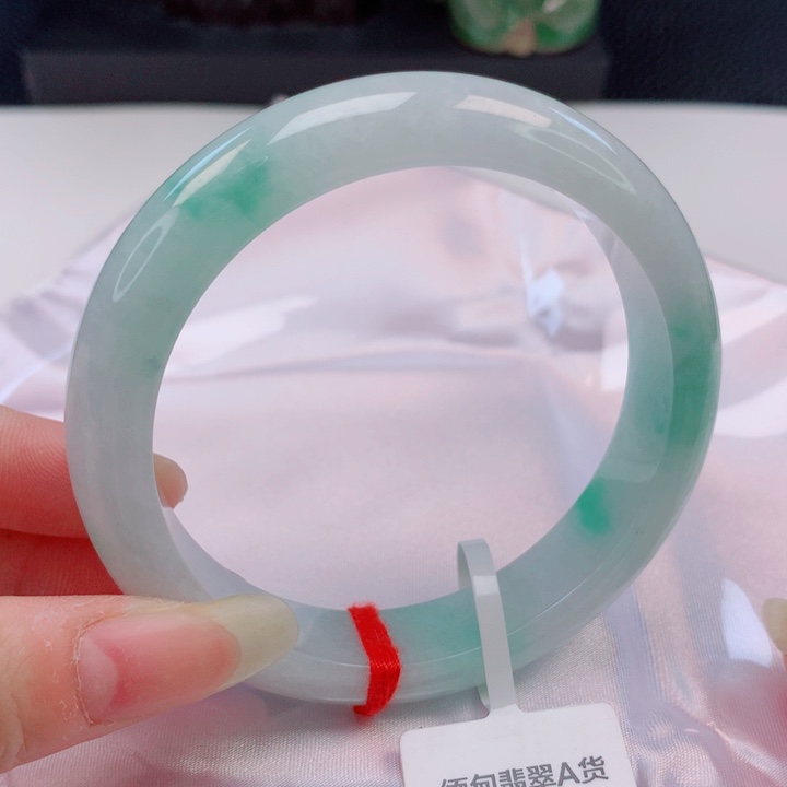 翡翠手镯未镶嵌58圈