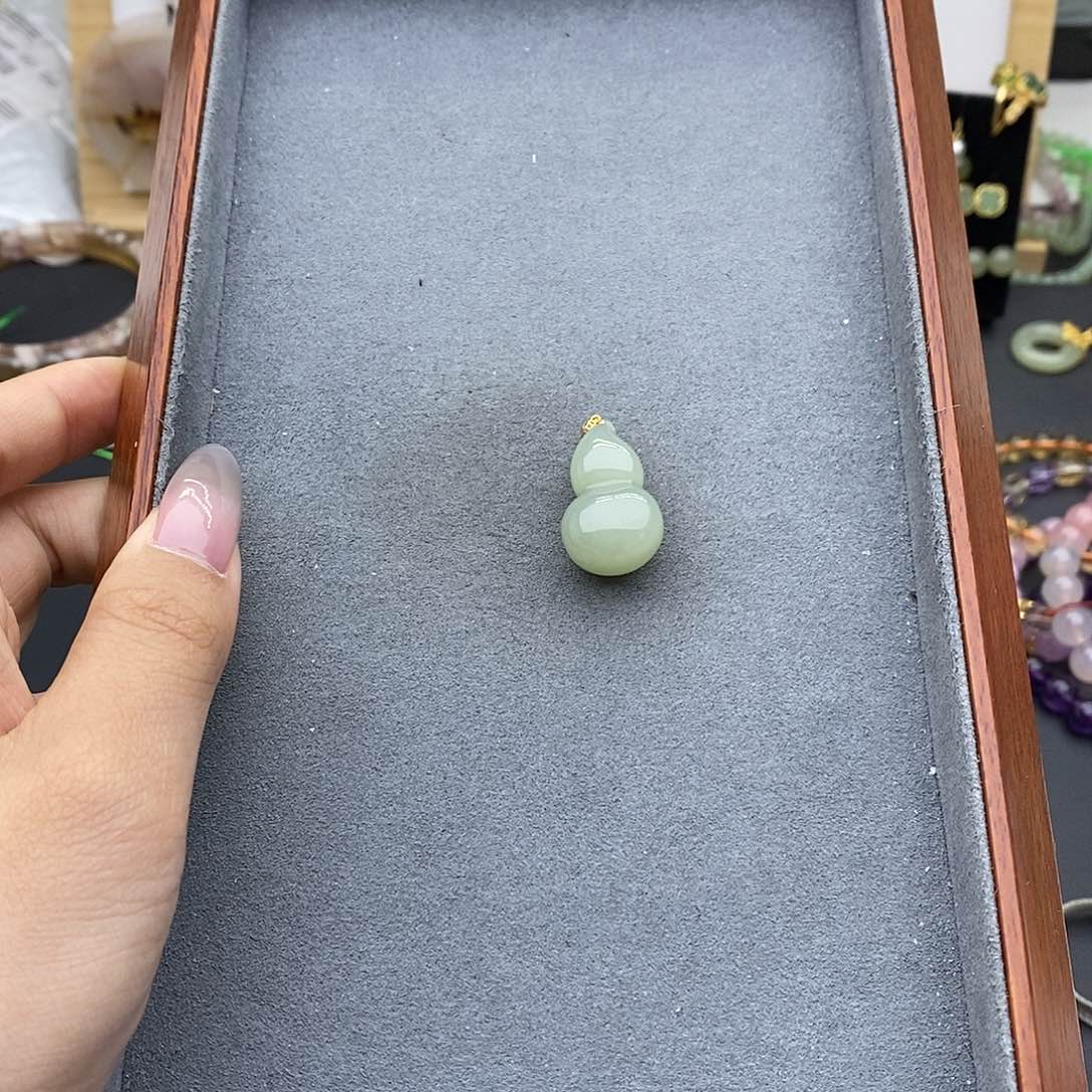 和田玉吊坠(不含链)18K金镶嵌