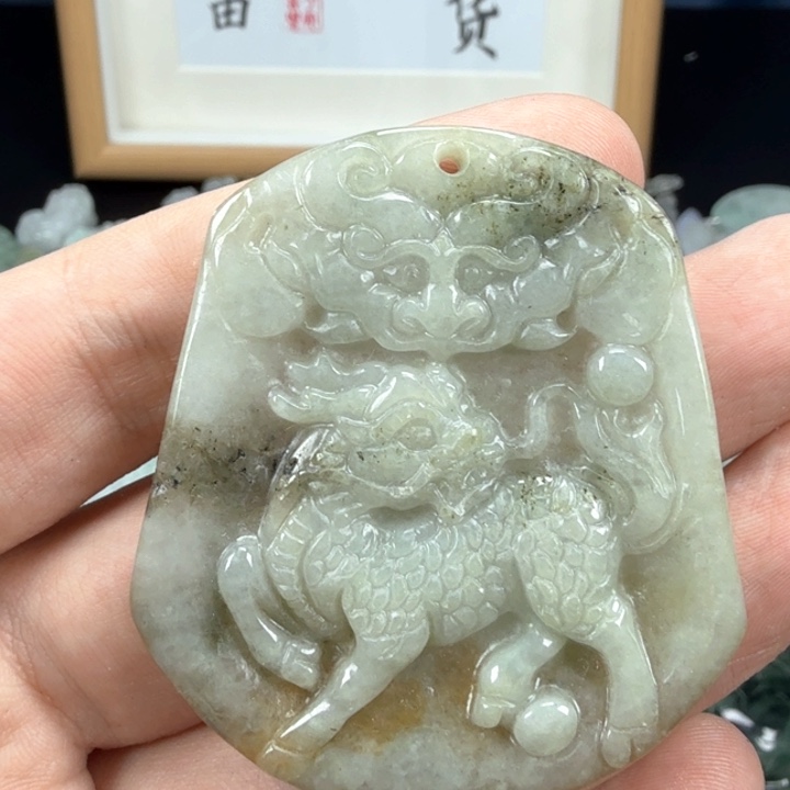翡翠挂件未镶嵌翡翠