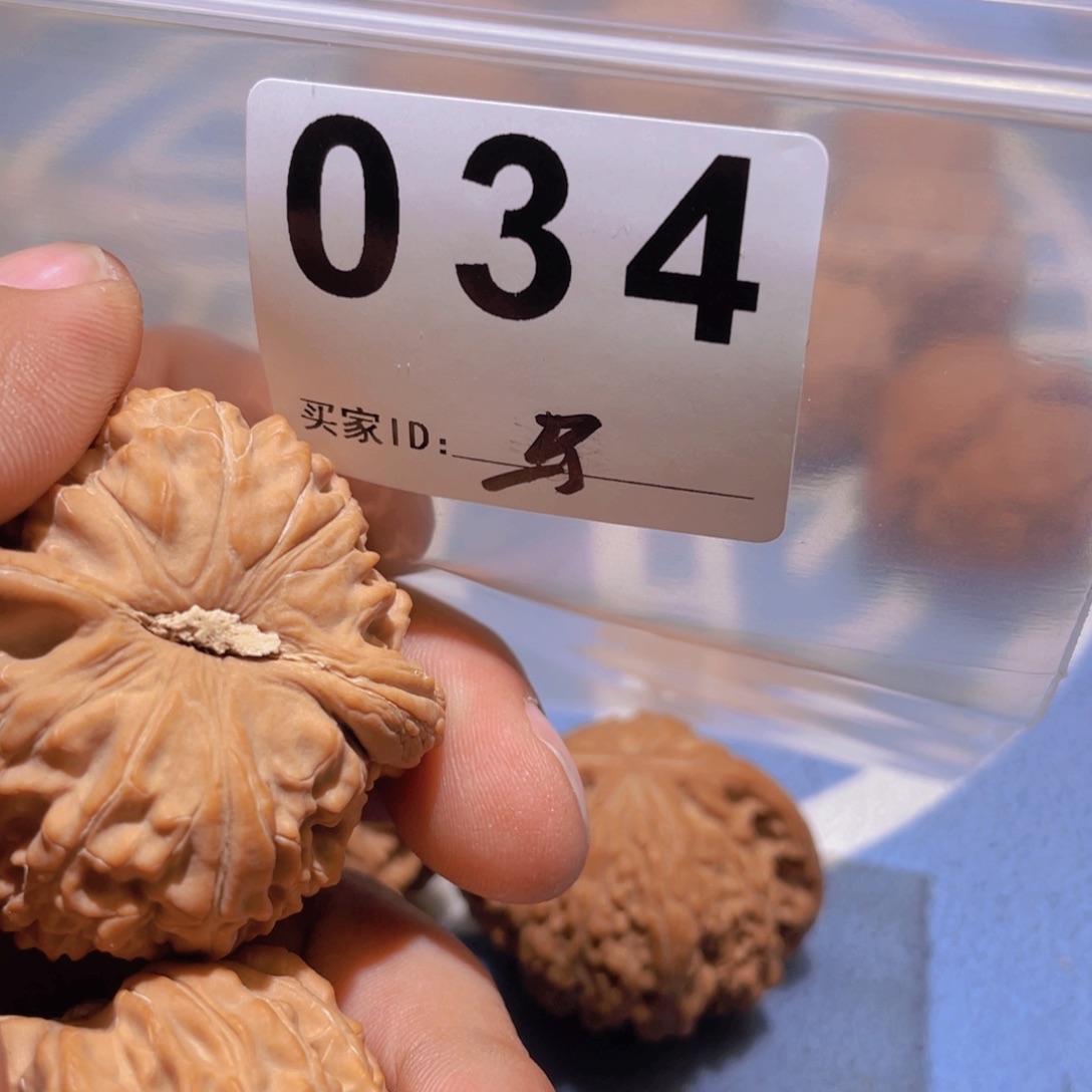 文玩核桃吊坠卡**特白狮子