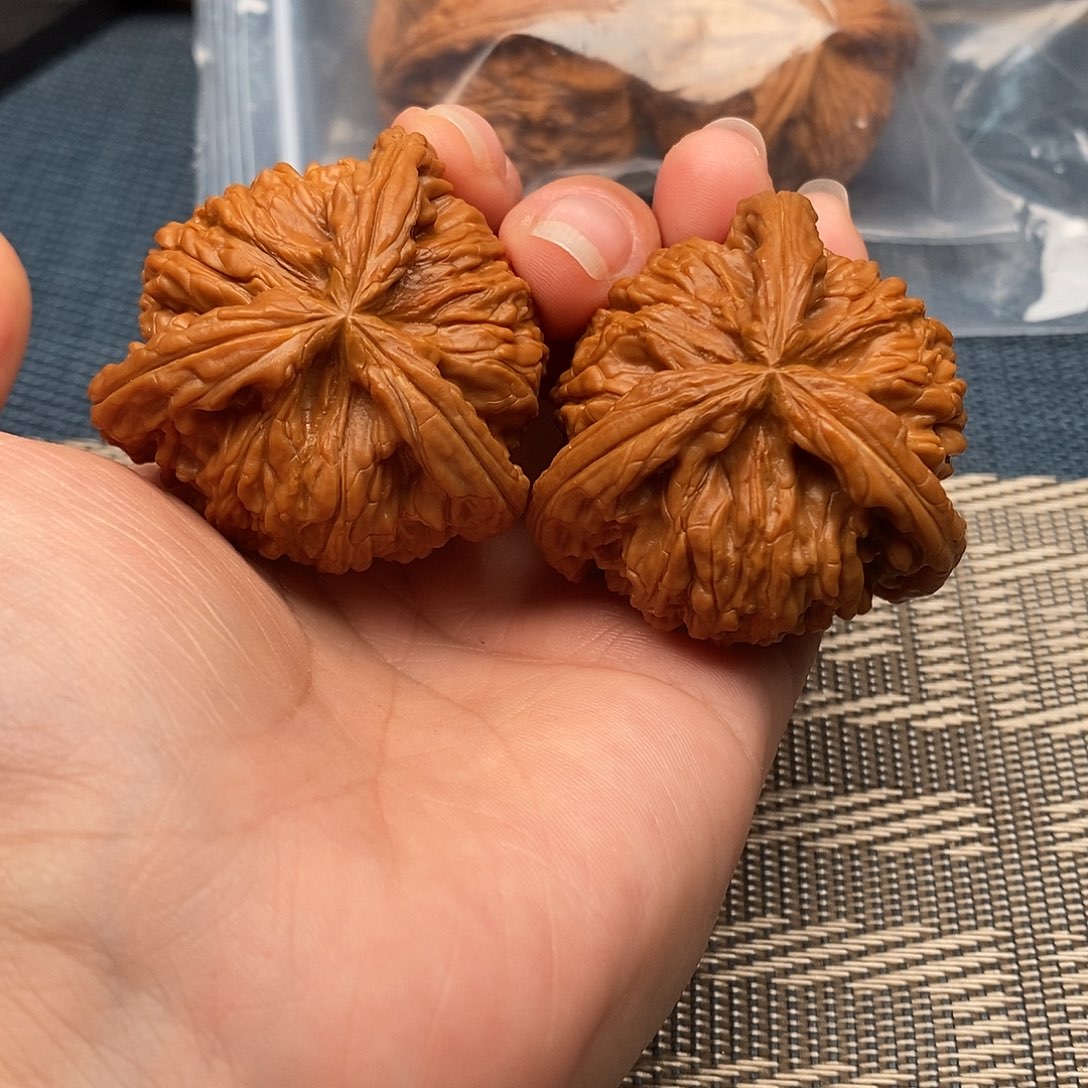 用***2文玩核桃吊坠三棱