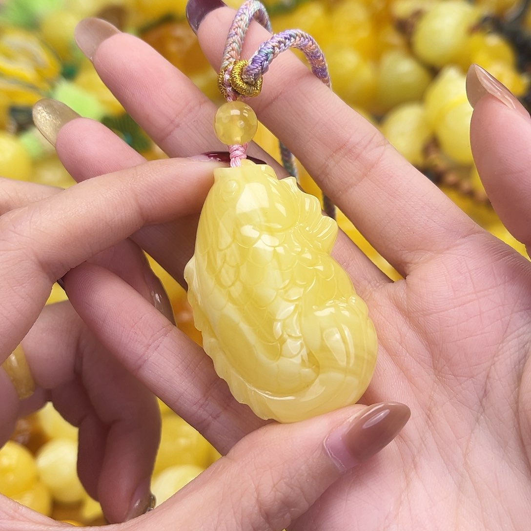 裸石琥珀未镶嵌17g立体鱼