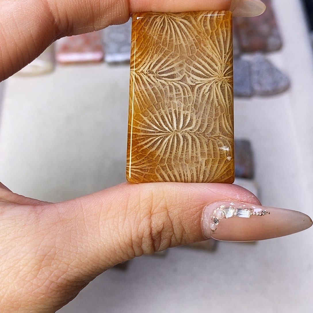 合金颈饰硅化玉?***?