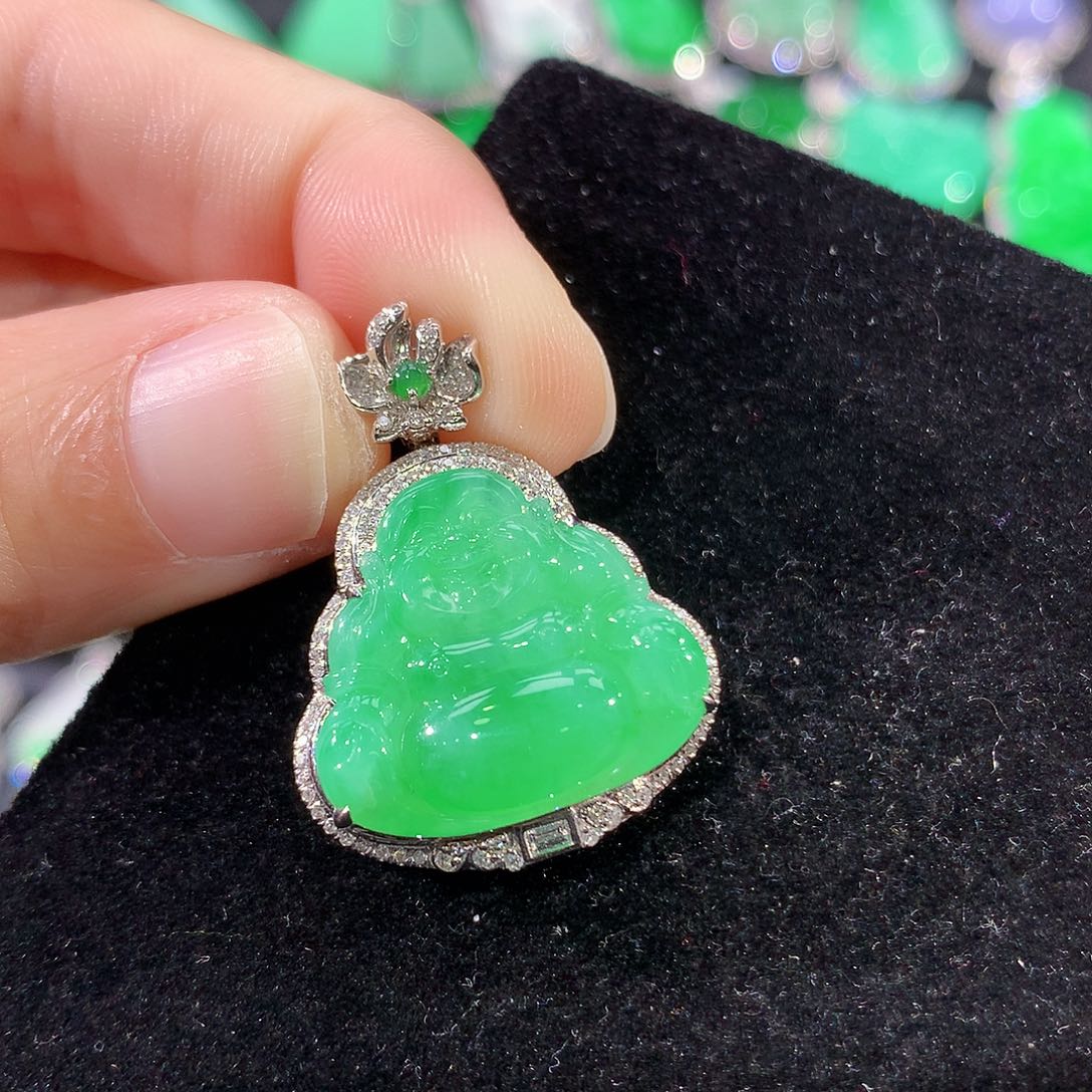 翡翠18K金镶嵌颈饰