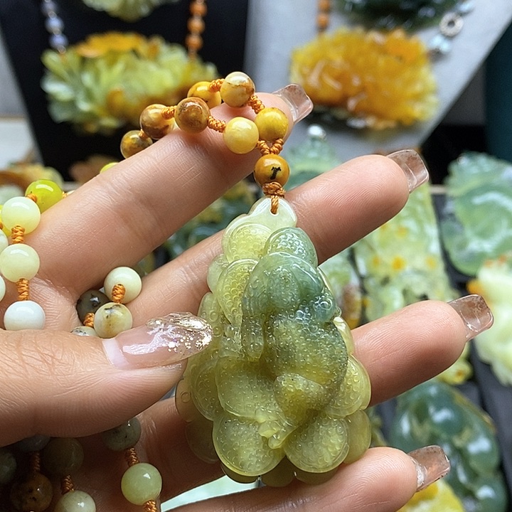 蛇纹石玉挂件未镶嵌