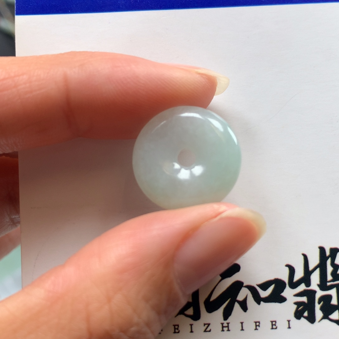 翡翠颈饰未镶嵌小平安扣