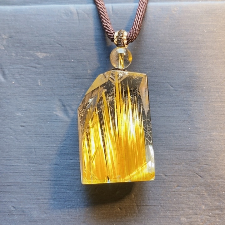 颈饰未镶嵌发晶天然白体板钛晶随形吊坠