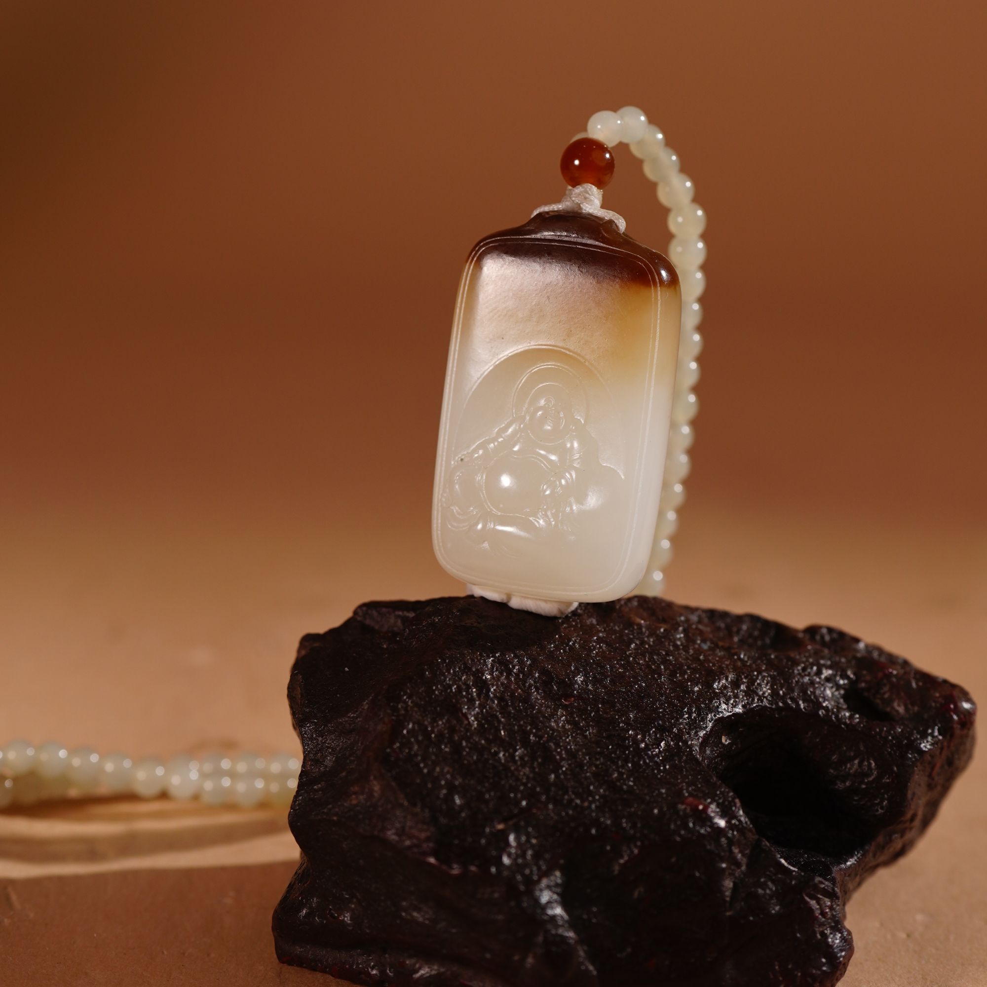 HT130195和田玉糖白弥勒吊坠