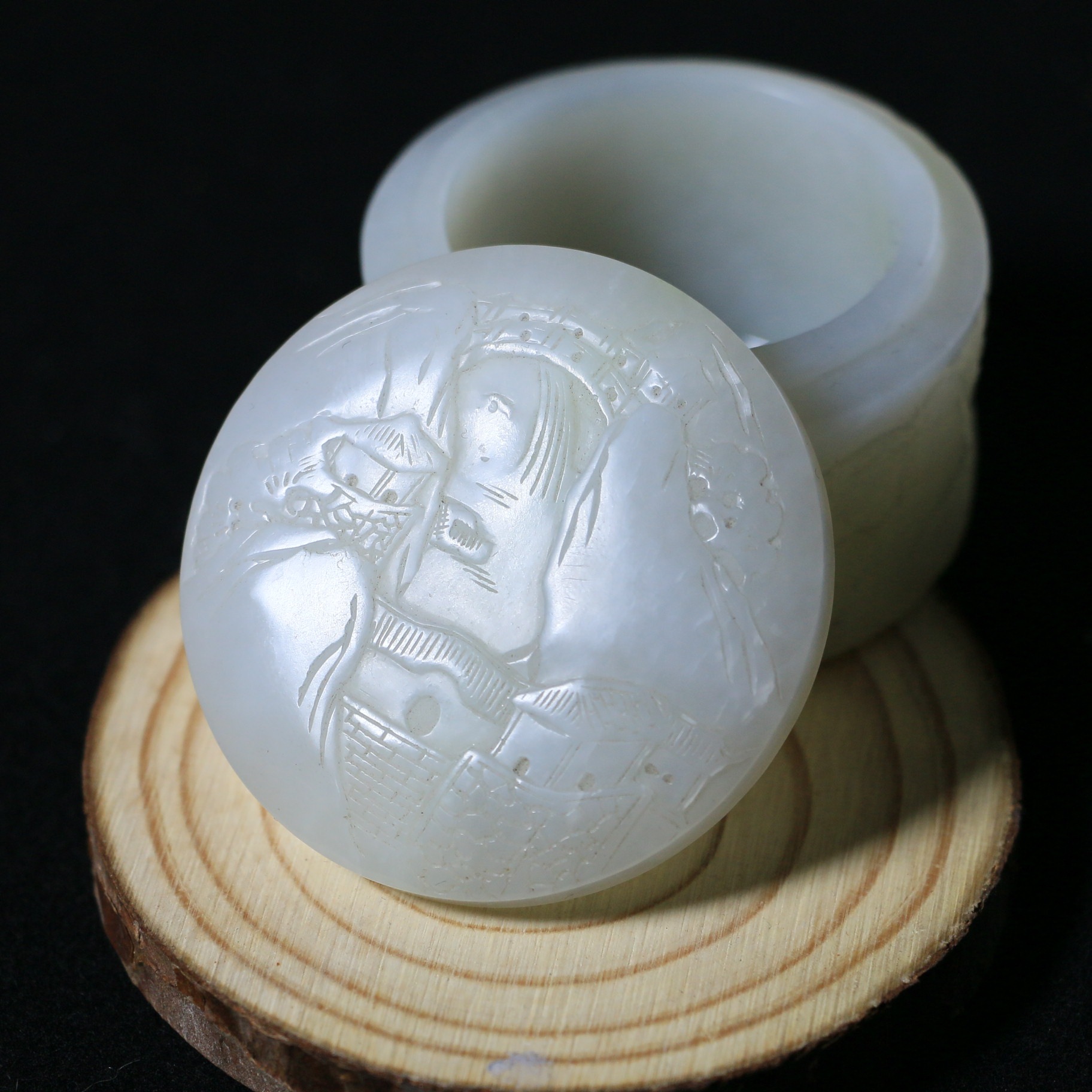 V1清 白玉掏膛浮雕山水图盖盒 