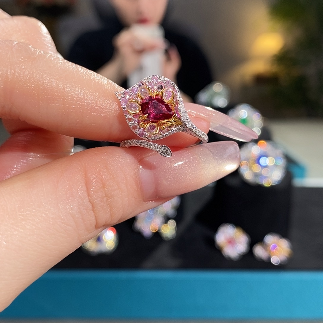 戒指18K金镶嵌红宝石0.72ct无烧