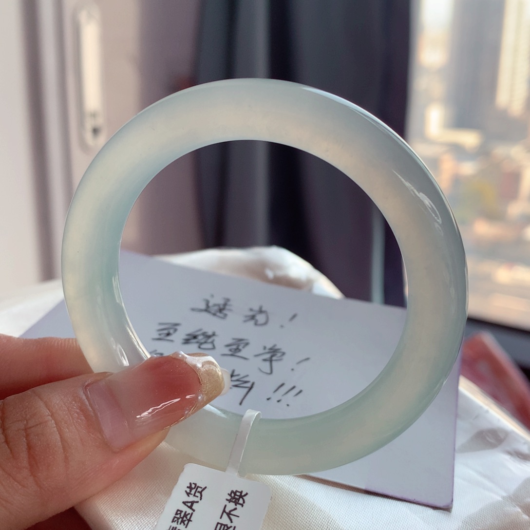 翡翠手镯（圆镯）未镶嵌50行家料！棉全化开 小柒强推！！！！
