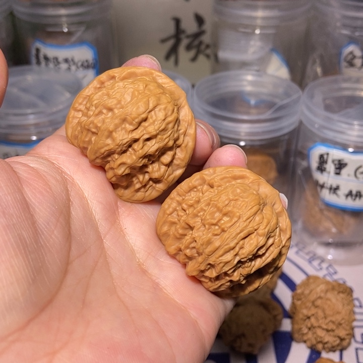 核桃把件40尺全品红宝石