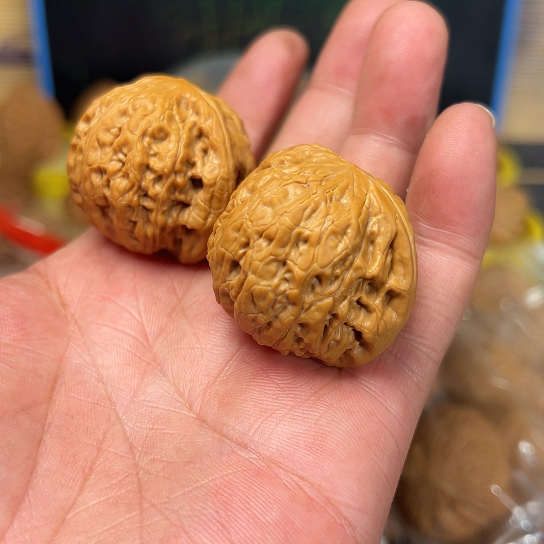 文玩核桃吊坠b****、铁锤