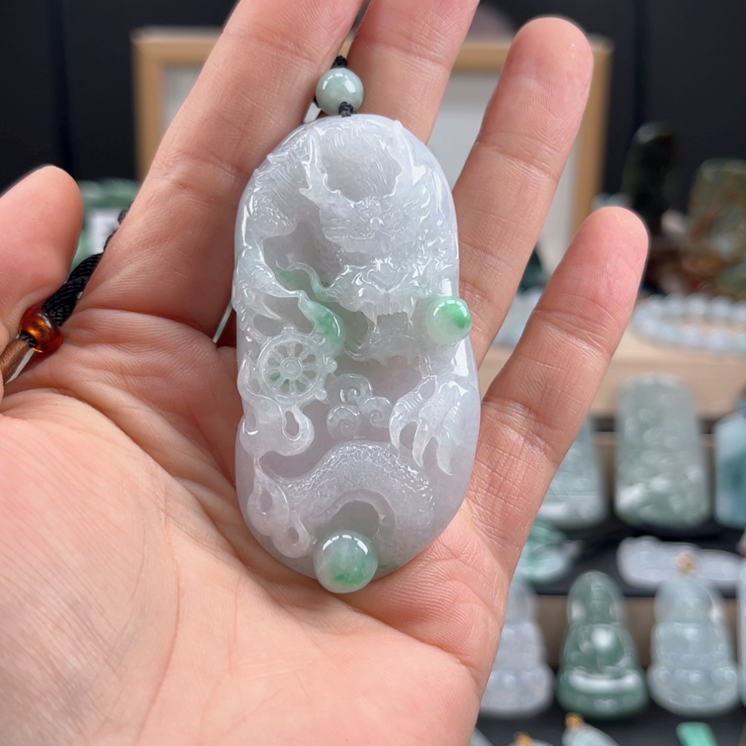 翡翠颈饰未镶嵌龙牌