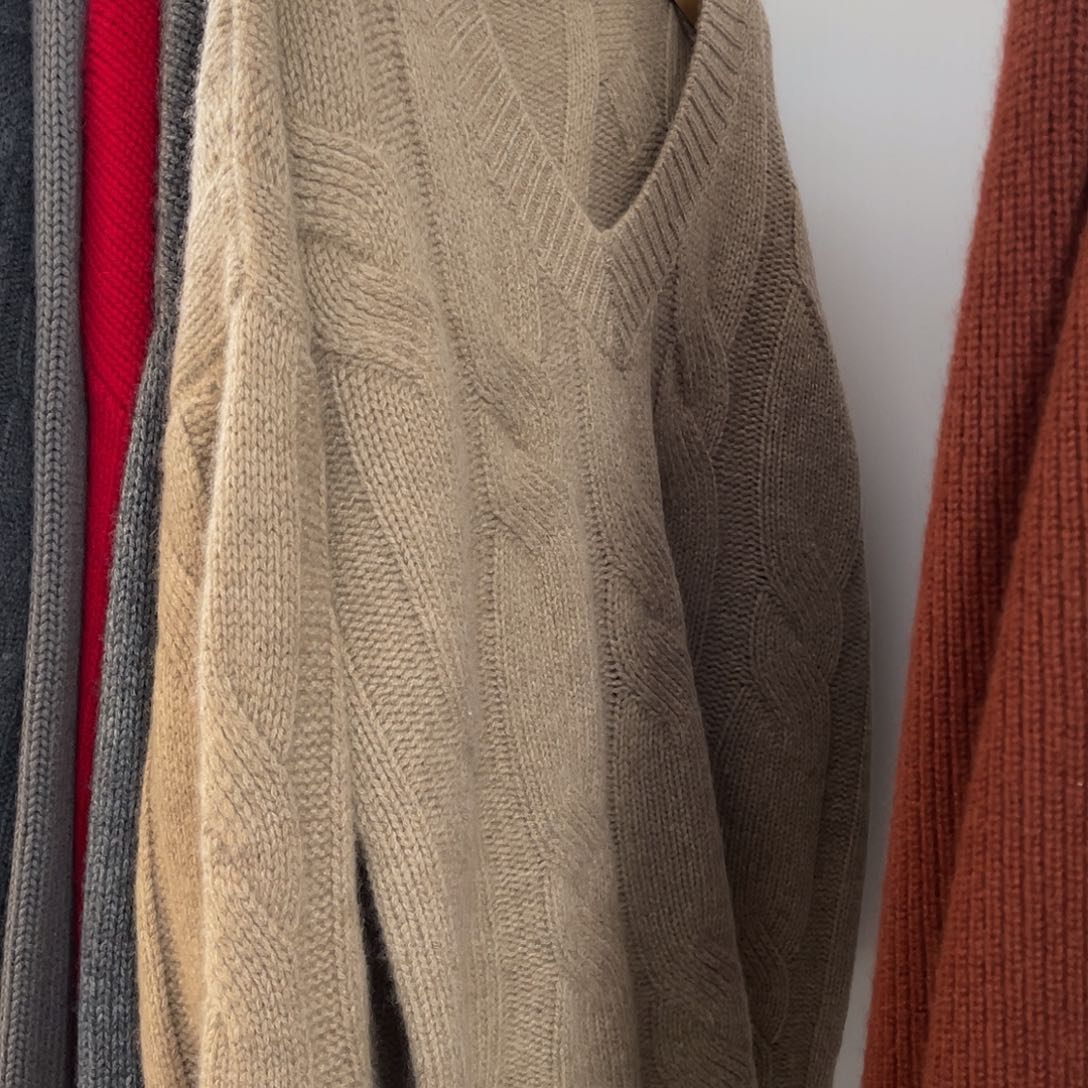 飞***花V领 大麻花 羊绒衫 驼色