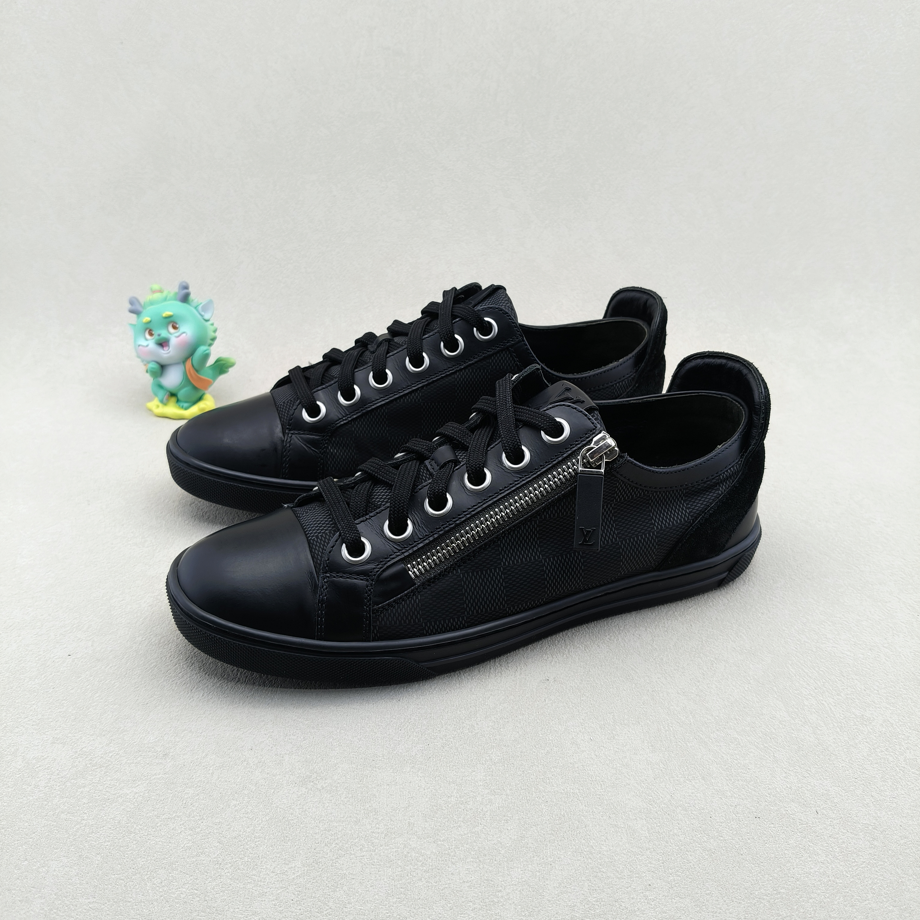 95新 LouisVuitton/路易威登 39码/黑色棋盘格 低帮休闲板鞋