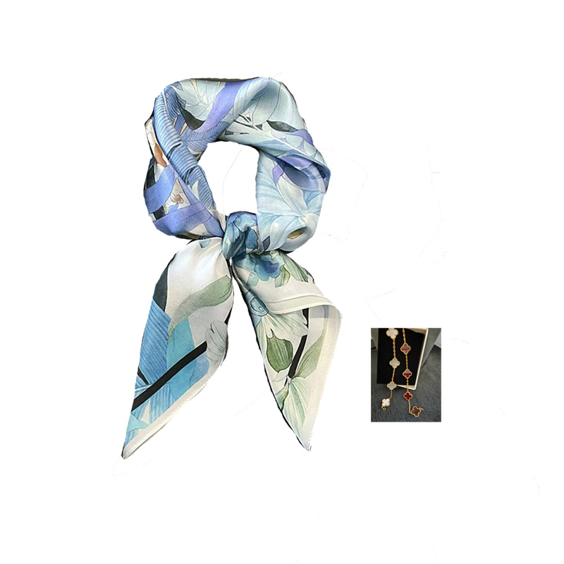 22【五花】【手】vesaion 四叶草形状条纹披肩棋盘格丝巾