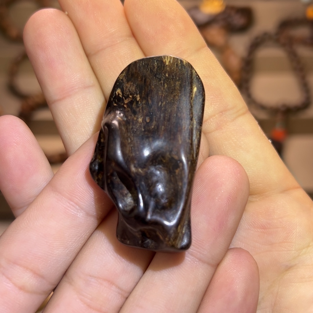 沉香吊坠文莱黑棋留疤12.38克