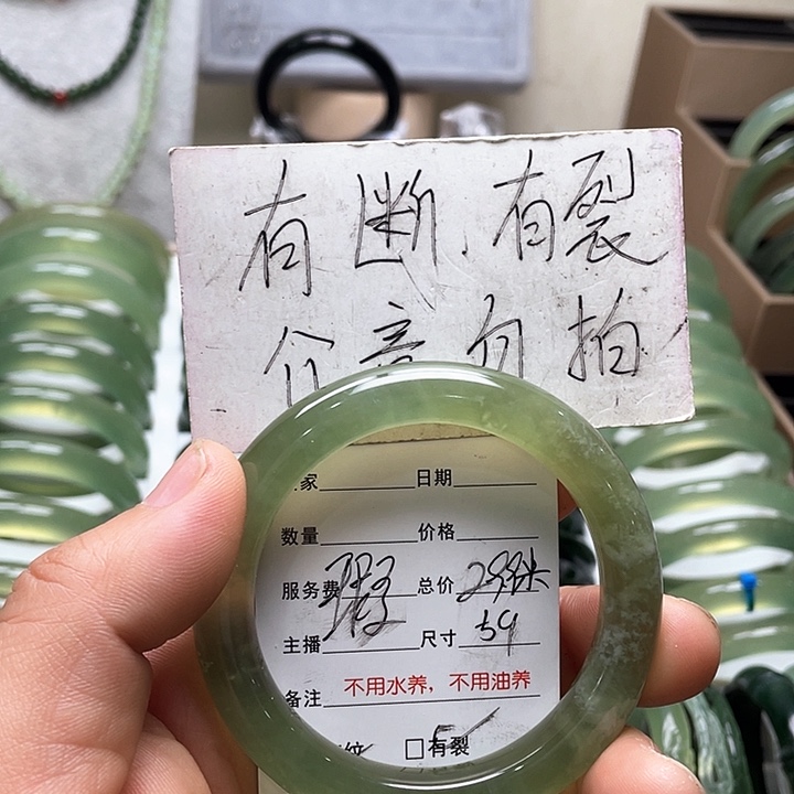 蛇纹石玉手镯未镶嵌