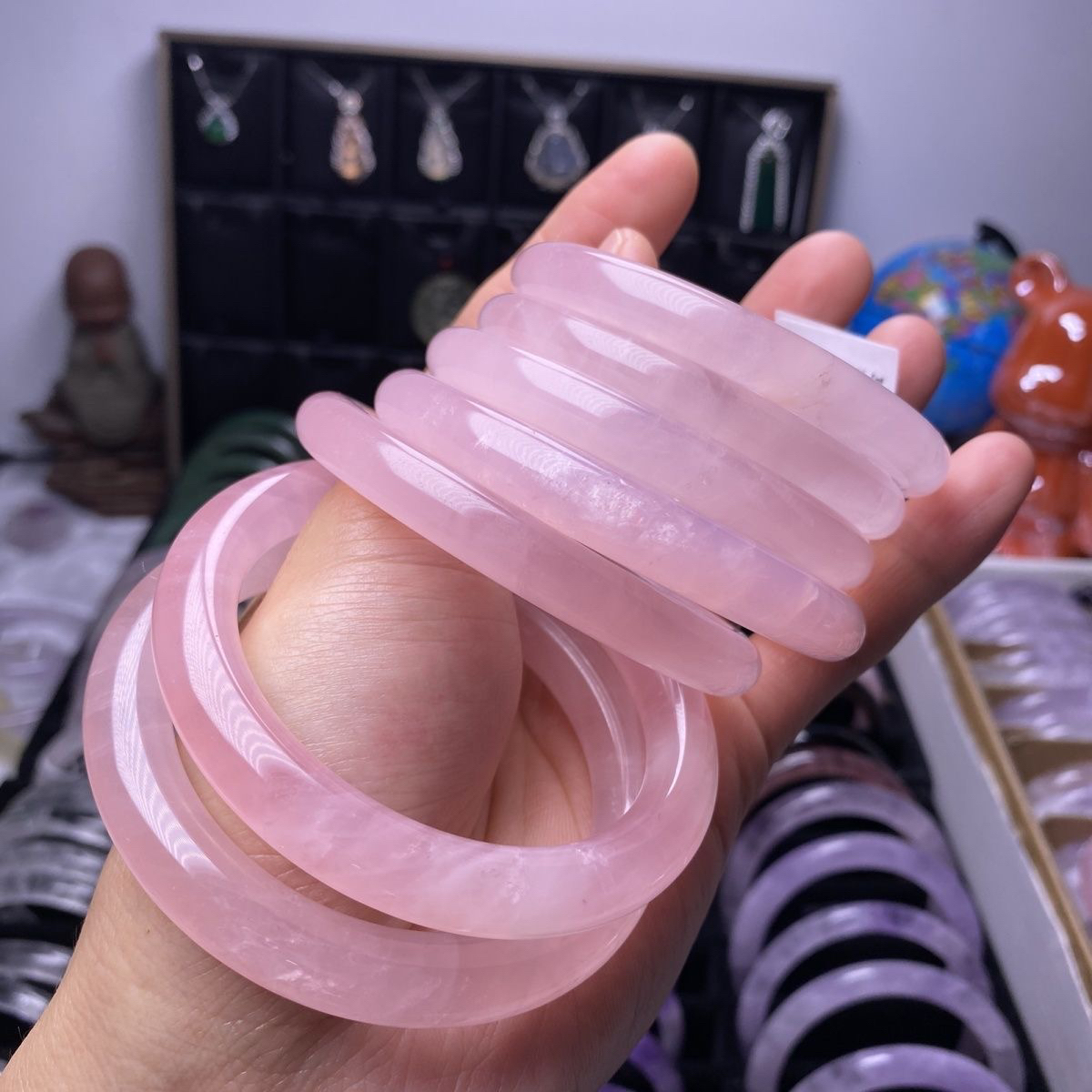 天然粉色水晶手镯多样性发其一