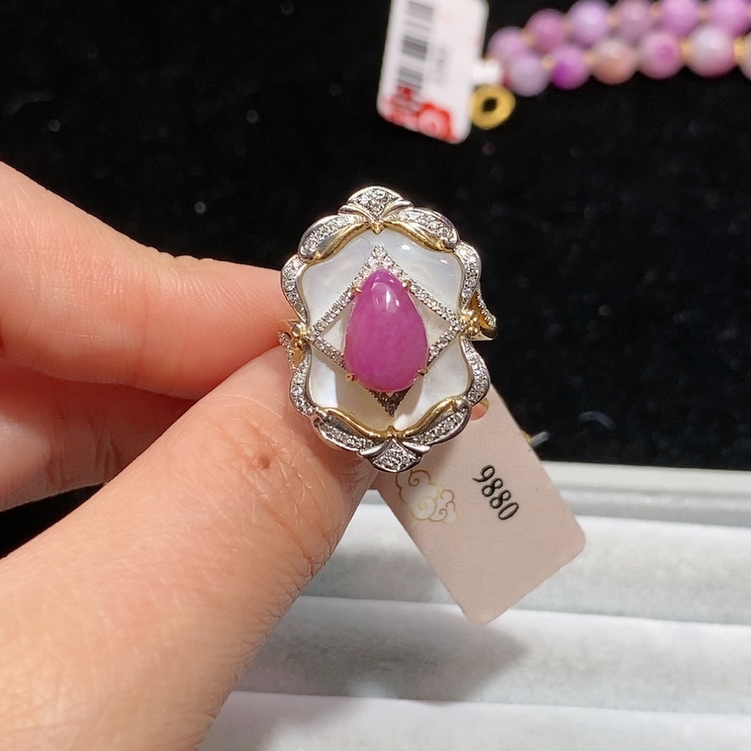 苏纪石（舒俱来）18K金镶嵌戒指