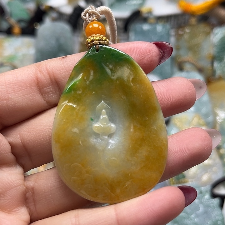 翡翠未镶嵌颈饰悟道