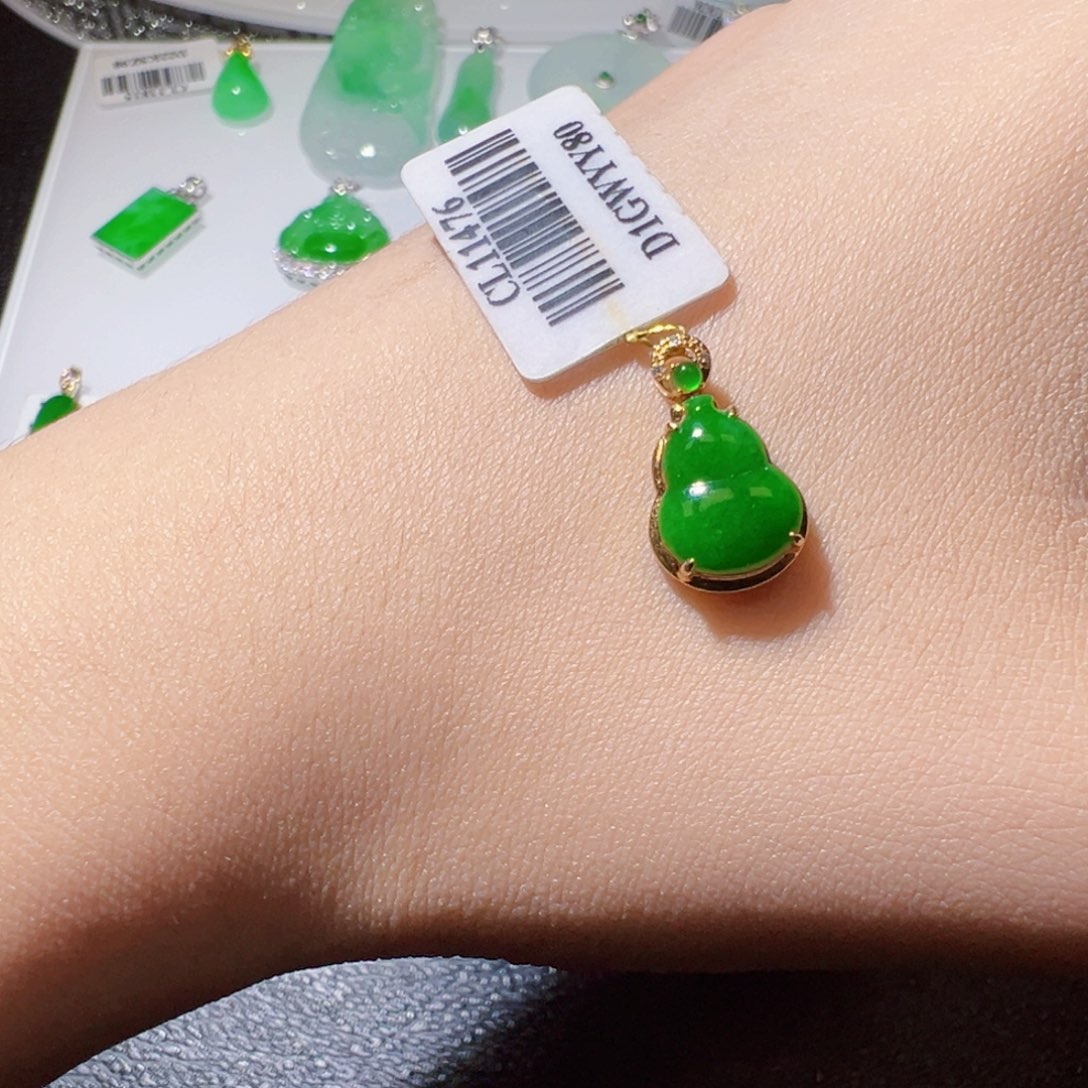 18K金镶嵌挂件翡翠你