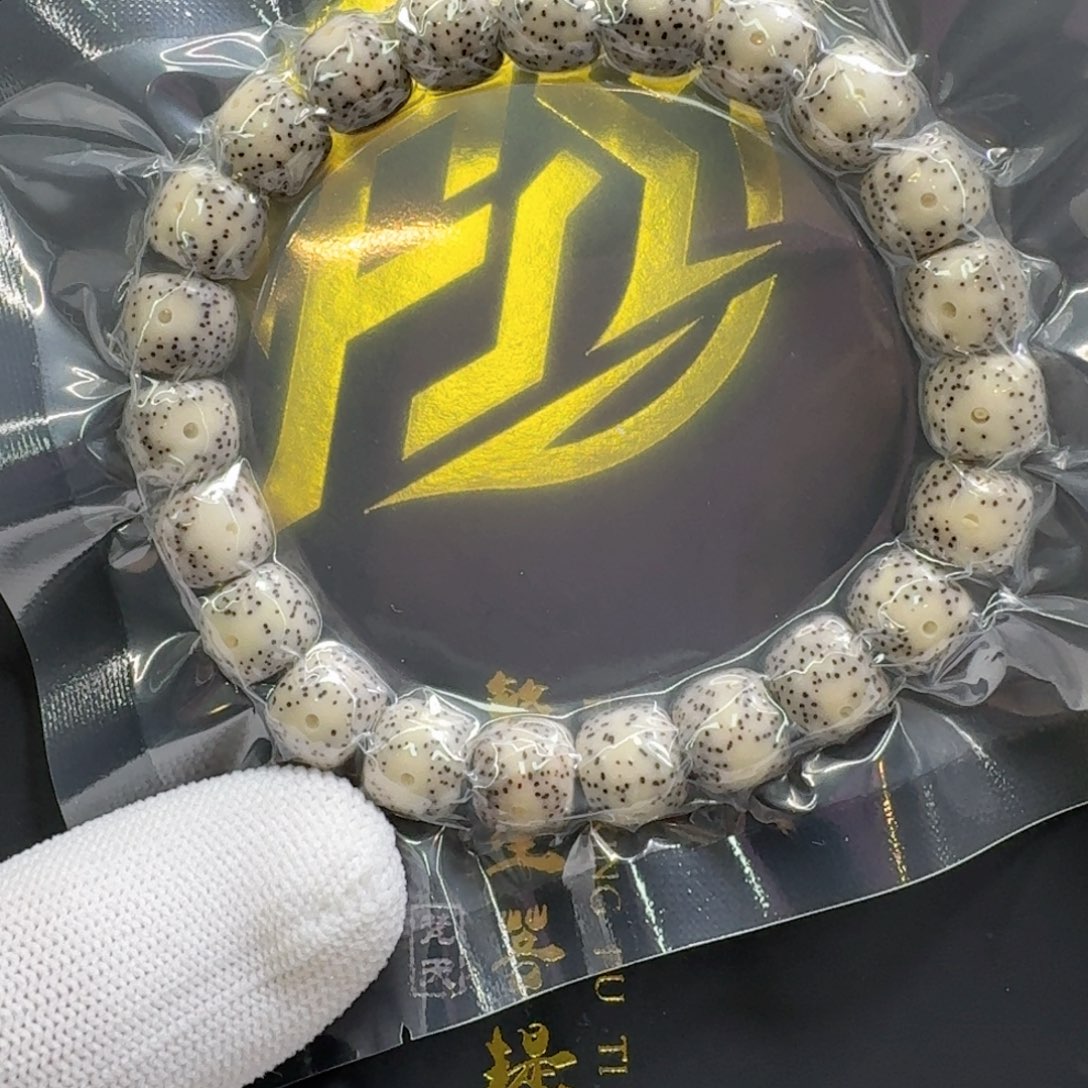 星月菩提吊坠一物一图1骨瓷白月留白针尖星10左右单圈