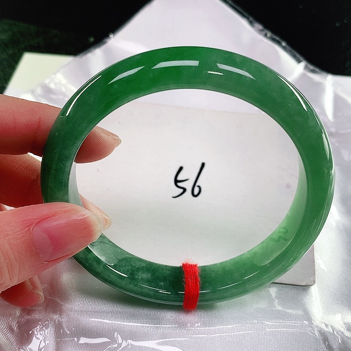 翡翠手镯未镶嵌翡翠手镯未镶嵌