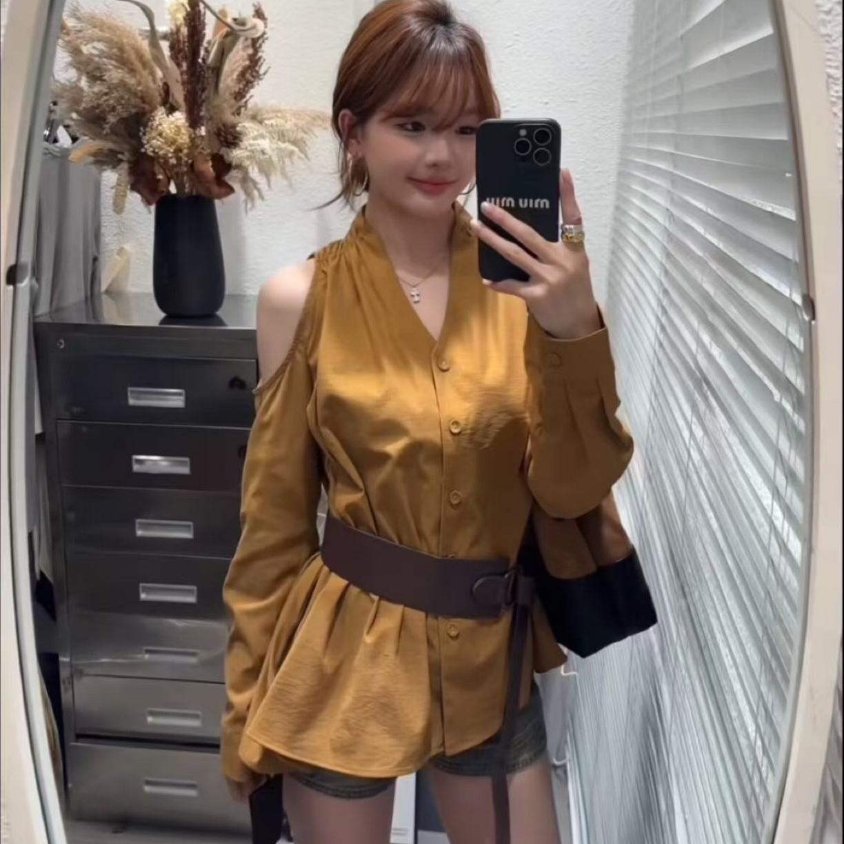 200-299（无运费险）早秋新款露肩洋气法式V领长袖衬衫女网红衬衣