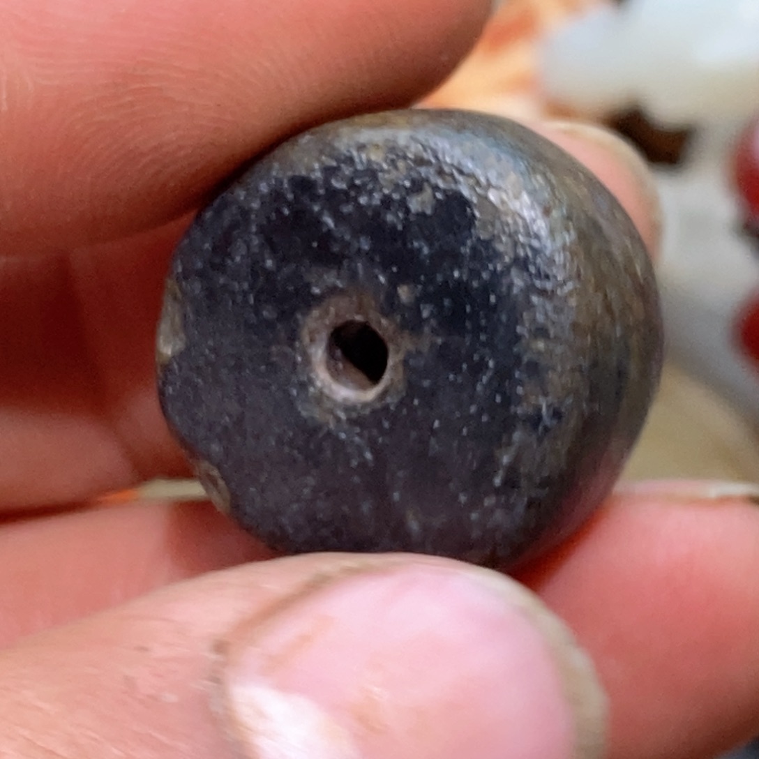 DIY琉璃珠子的颜色是蓝色的