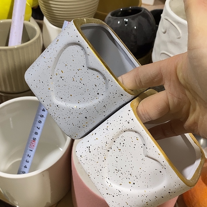 陶盆有孔 瑕疵针孔漏釉介意勿拍外口 8.5外高7.5