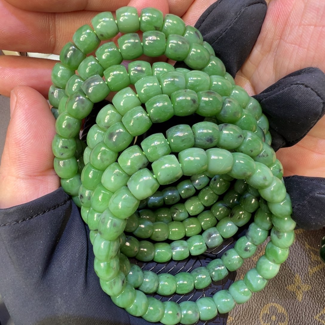 和田玉未镶嵌手串俄乌兰海黑皮肉料果绿不灰精工多样性拍一发一