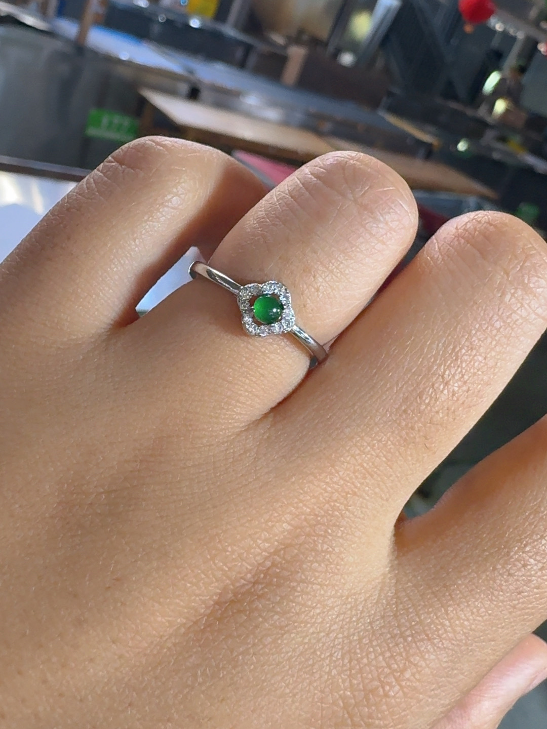 天然翡翠小小精致蛋面戒指  尺寸：卡3  注：《小小蛋面 建议慎拍》