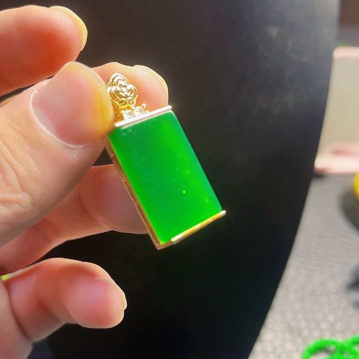 翡翠14K金镶嵌颈饰