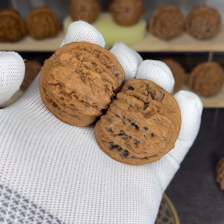 文玩核桃吊坠42山地红皮四座楼